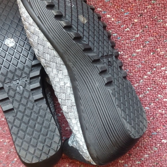 St. John's Bay Women's Silver Woven Shoes - Picture 3 of 4